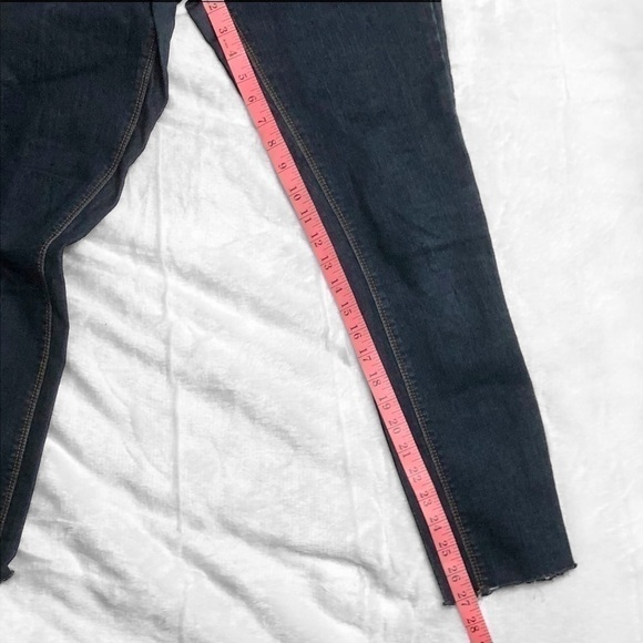 𝅺THE Limited Short Denim Jeans with Distressed Cut Size 4 EUC - Picture 5 of 9